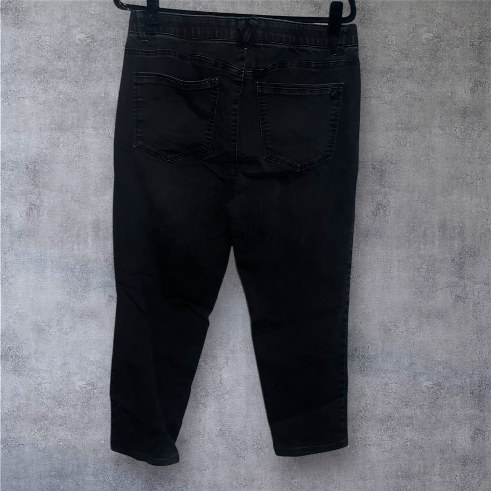Democracy Women's Black Ankle Jeans - Picture 4 of 5